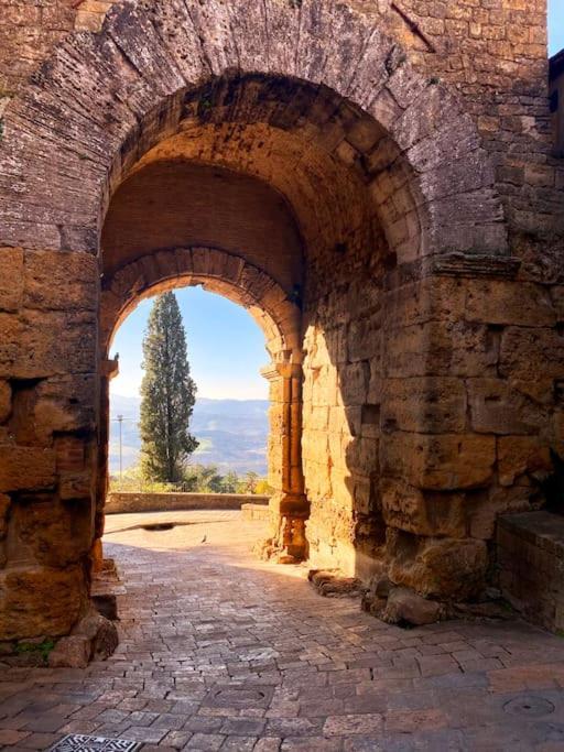 Casa Vacanze E Brevi Periodi Alla Porta Etrusca La Panchina Al Sole Volterra Exterior photo